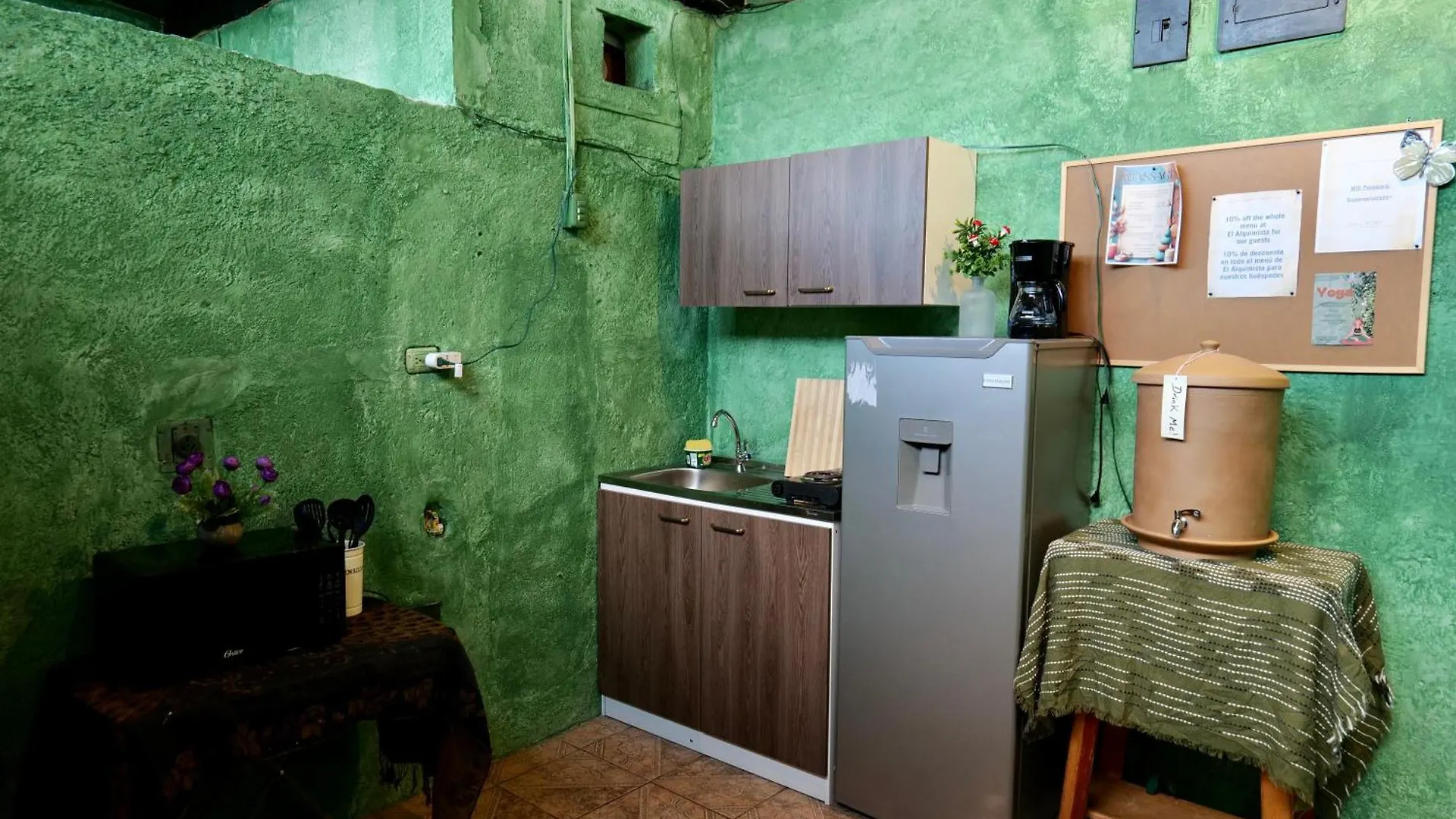 Enchanted Room With Private Bathroom At Wonderland B&B Antigua
