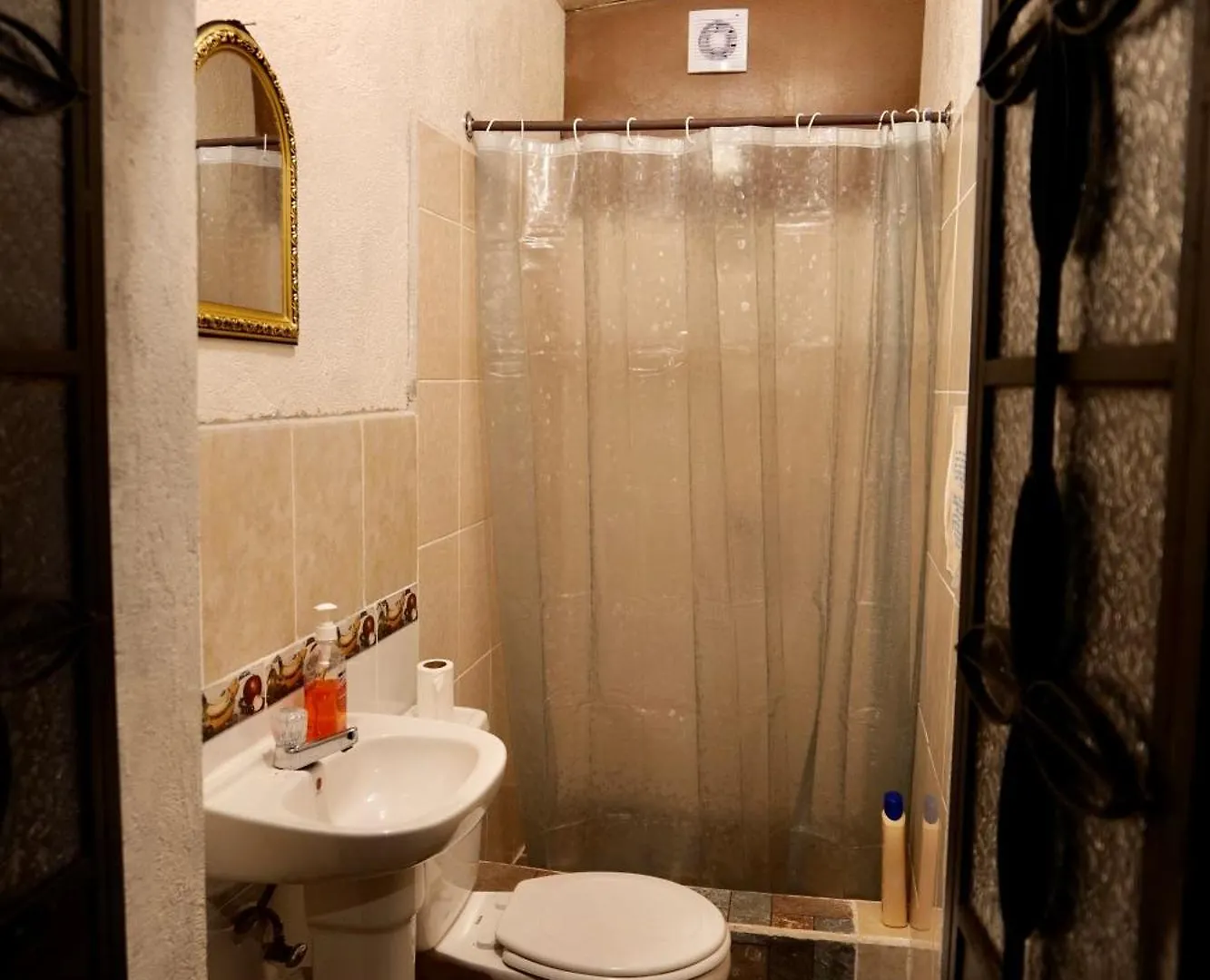 Enchanted Room With Private Bathroom At Wonderland B&B Antigua Guatemala